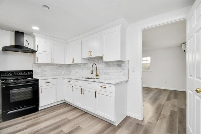 Building Photo - 1802 E Martha Ln Unit C