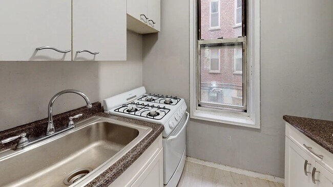 Photo - 340 E 58th St Unit 1A