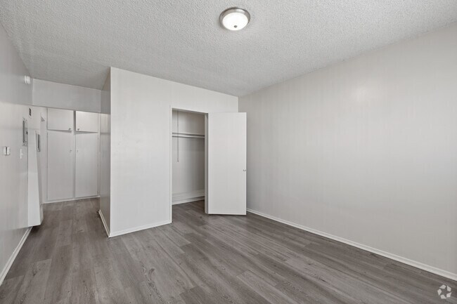 1BD, 1BA - 800SF - Bedroom