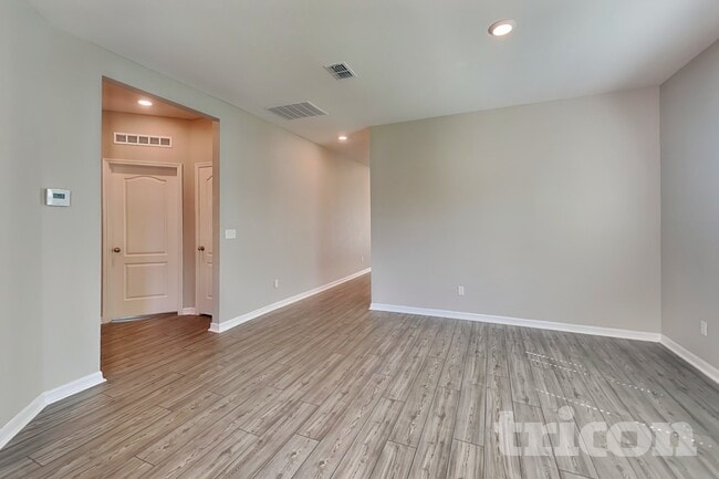 Photo - 523 Falcon Ridge Rd