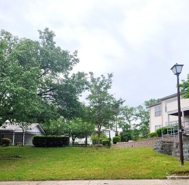 Building Photo - 100 Brighton Hl Cir Rental