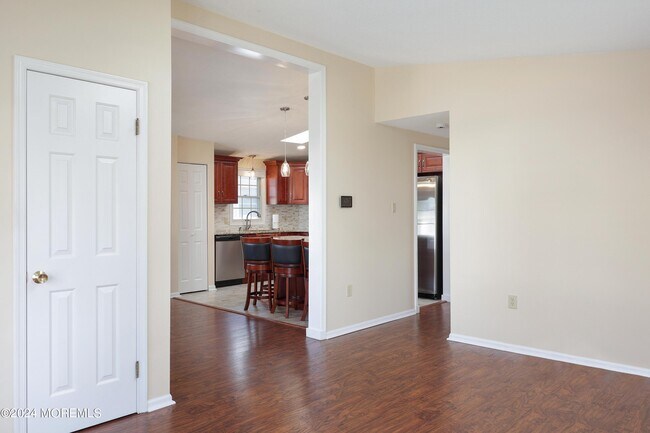Photo - 16 Pinetree Ln