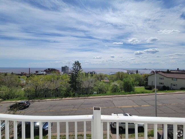 Building Photo - AVAILABLE JULY - 3 BED 1 BATH Unit Apt. #3