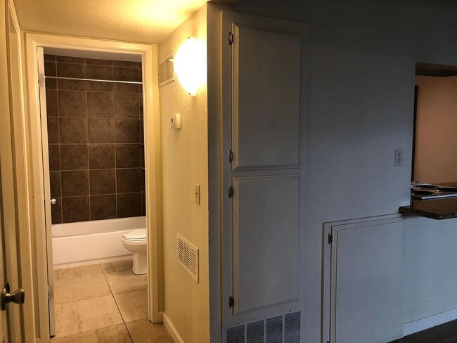 Photo - 735 W 5th St Unit 3
