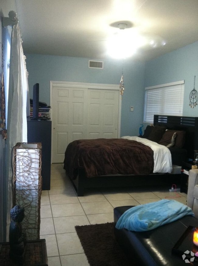 Building Photo - 6331 SW 80th St Unit apt