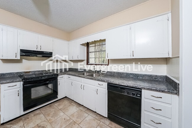 424 Carriage Dr