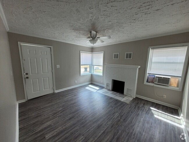 Building Photo - $595 - 1 bedroom/ 1 bathroom - Duplex. Unit 2007 N Estelle Rental