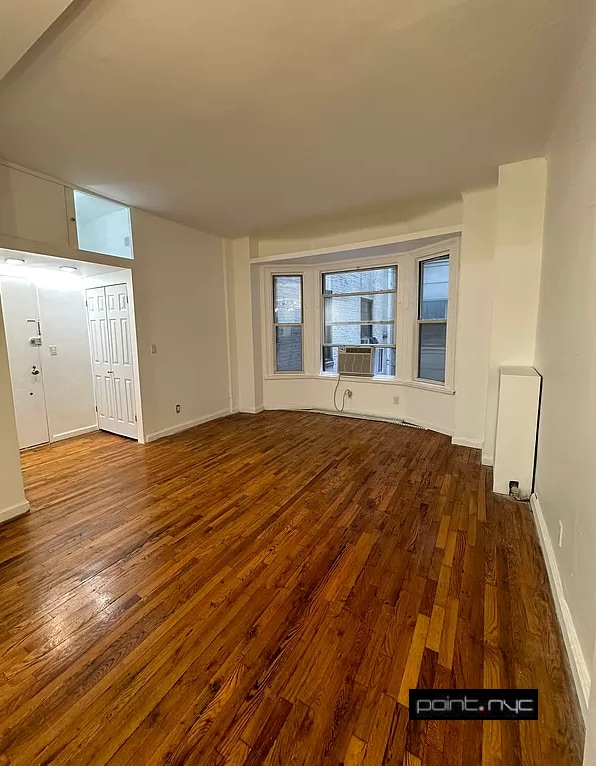 Building Photo - 4 bedroom in NYC NY 10011 Unit G Rental