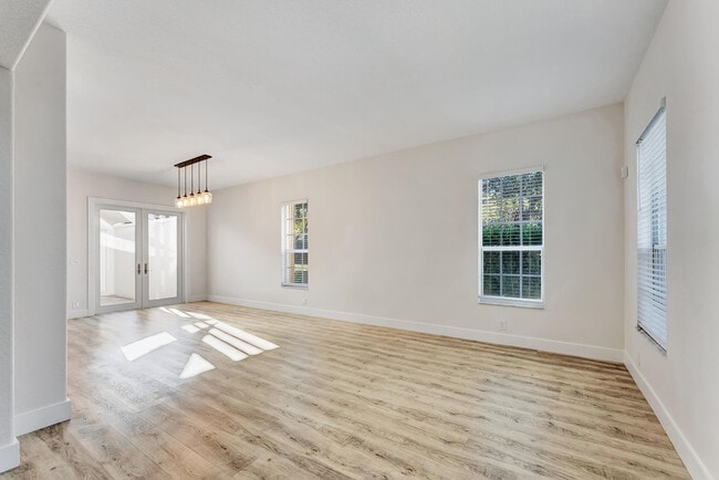 Photo - 406 NW 25th Ave