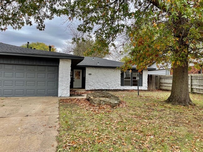 Building Photo - COMPLETE REMODEL - 3 BED 2 BATH 2 CAR - LO... Rental