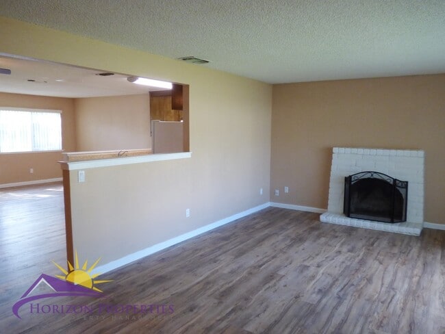 Photo - 3 Bed 2 Bath 1,317sqft Citrus Heights Home in Wildwood Estates