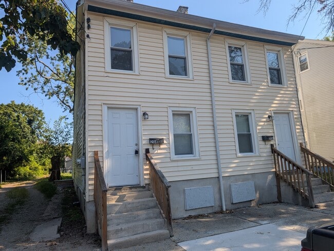 Building Photo - 204 Wesley St Rental