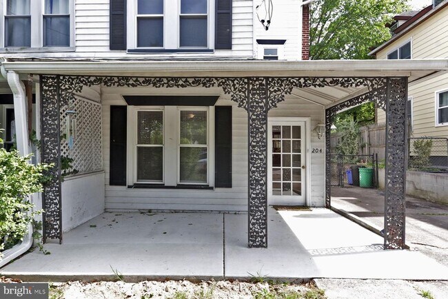 Building Photo - 204 Lakeview Ave Rental
