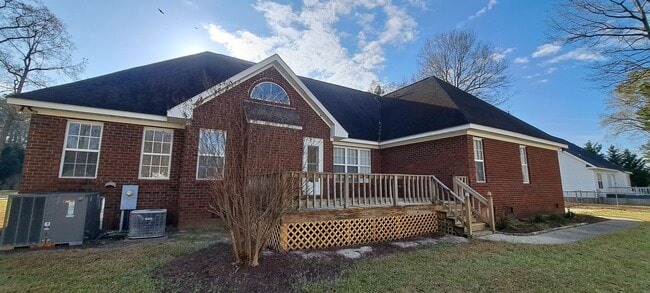 Photo - 215 Buck Run Dr