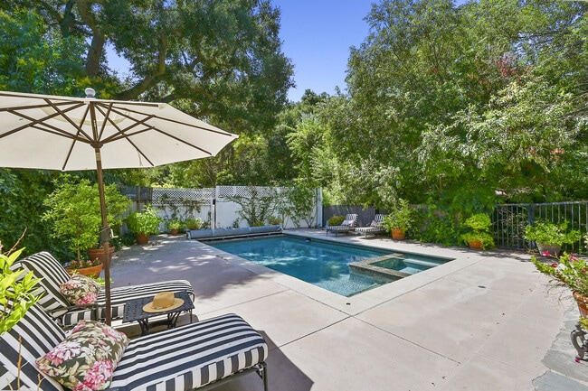 Photo - 1430 Bonnell Dr