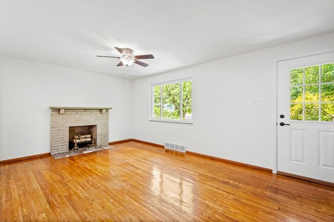 Photo - AVAILABLE AUGUST 1ST! STUNNING 3 BEDROOM IN BEECHVIEW!
