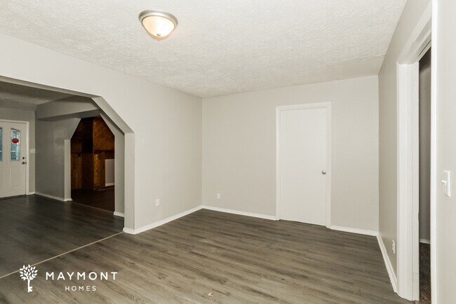 Photo - 867 Heatherstone Dr