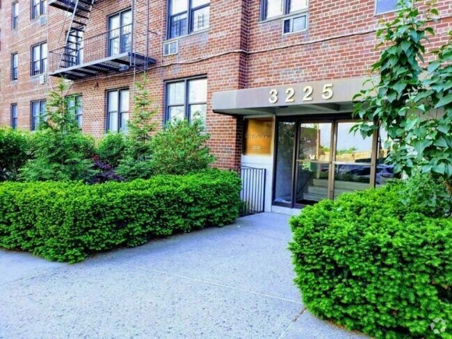 Building Photo - 2 bedroom in Bronx NY 10463 Unit 3B Rental