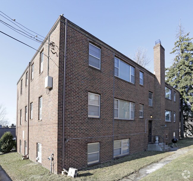 1573 Hartford Ave
