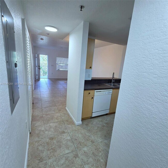 Photo - 2901 Riverside Dr Unit #203