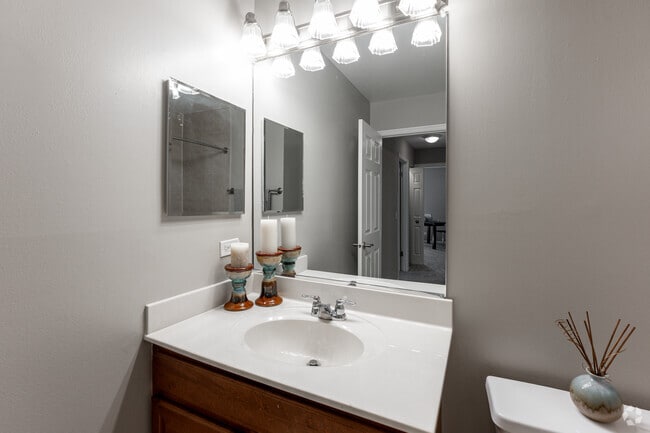 2BD, 2BA - 1,027SF