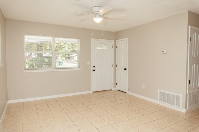 Photo - 5140 Muldoon St