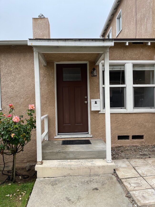 Building Photo - 702 S Pacific Coast Hwy Unit Apt. A