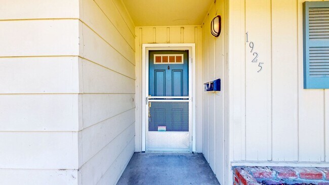 Photo - Bright and Newly Refurbished Three bedroom Two bathroom Single Family
