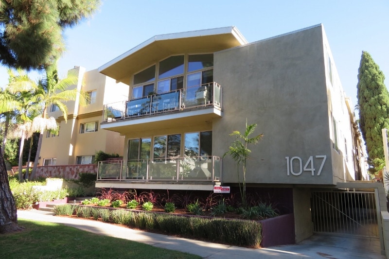 Photo - 1047 11th St in Santa Monica.  Modern buil...