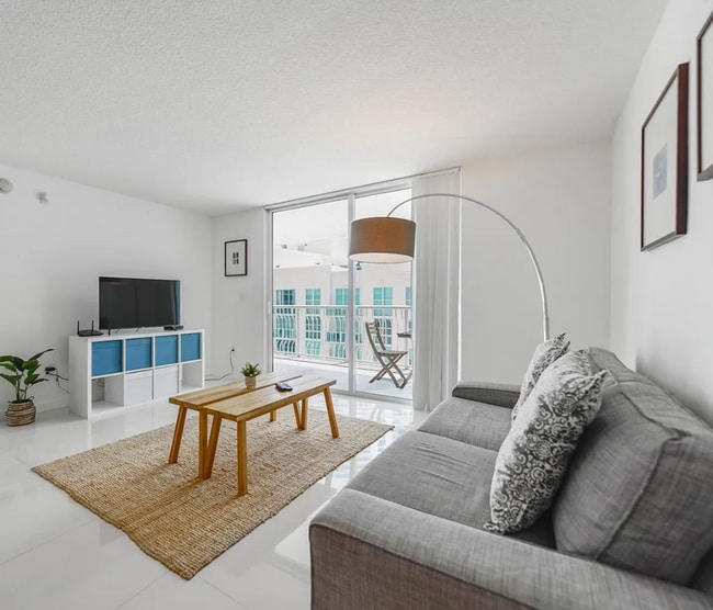 Building Photo - 1200 Brickell Bay Dr Rental