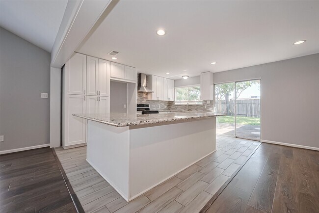 Photo - 319 Gentilly Dr