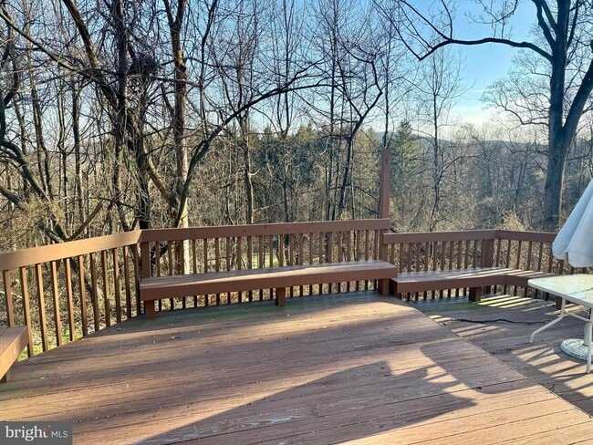 Photo - 746 Sawmill Rd