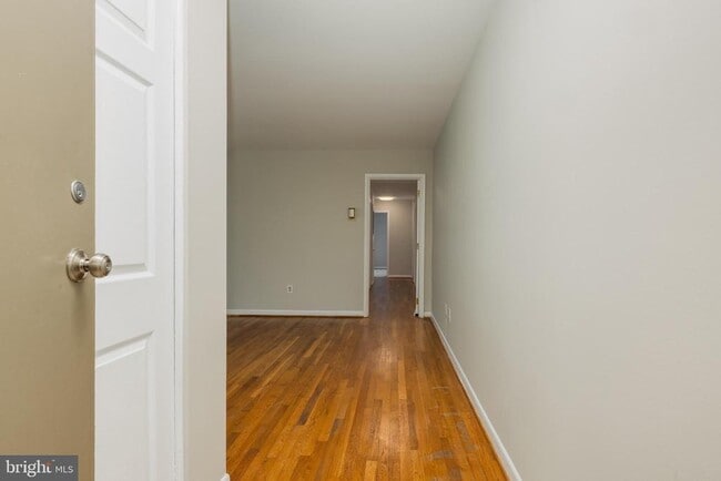Building Photo - 10506 Weymouth St Unit 203 Rental