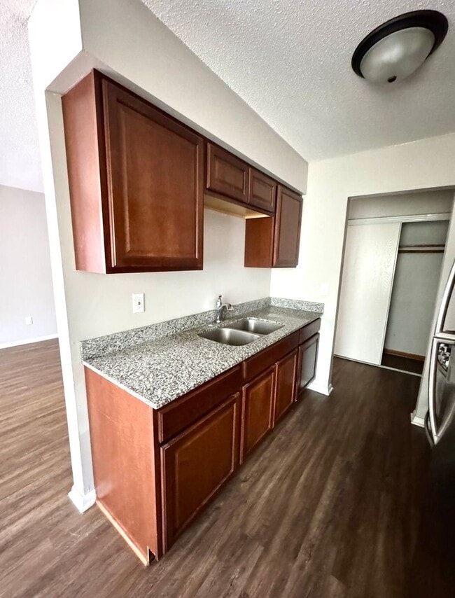 Photo - The Avenue 401