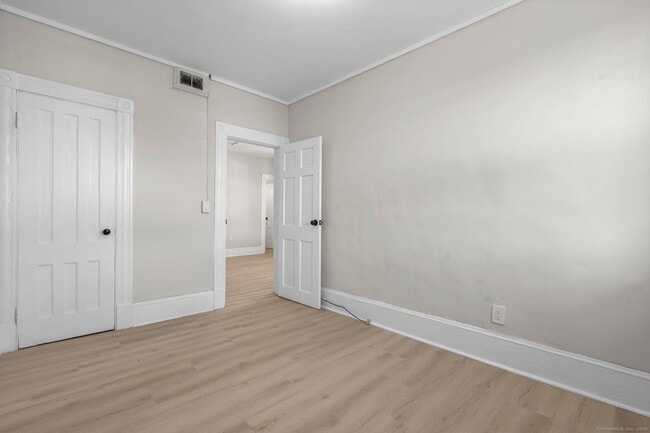 Photo - 236 Oak St