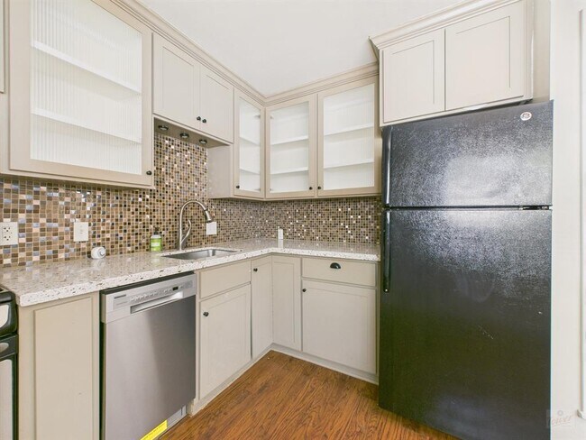 Building Photo - 803 W 28th St Unit 202 Rental