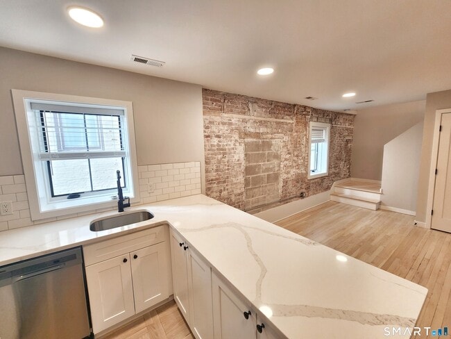 Photo - 7 Wall Street Unit 4