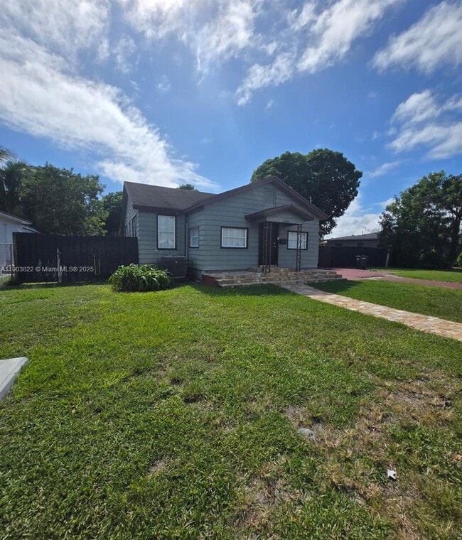 Photo - 2420 Jackson St