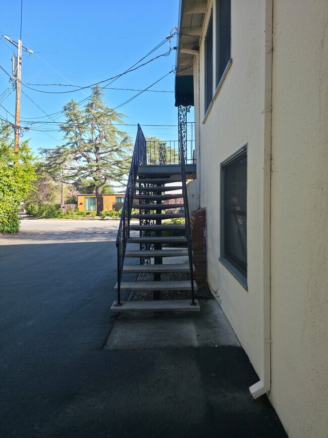 Photo - 282 Monroe Dr