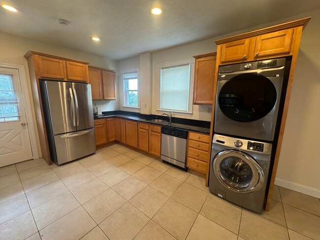 Building Photo - 64 Fisher Ave Unit 3