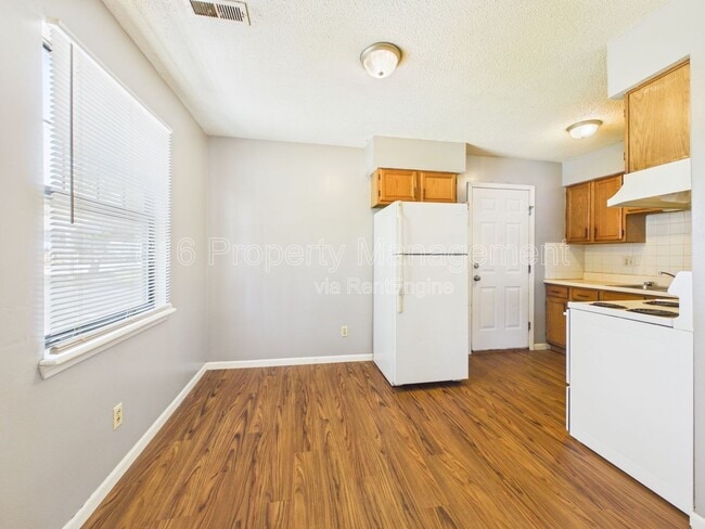 Photo - 7115 Bales Ave