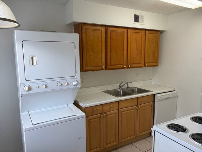 Building Photo - 207 Lovelace Dr Unit 5