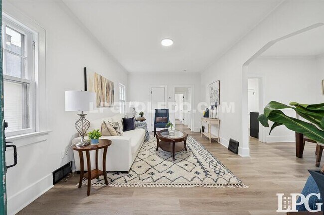 Photo - 1044 Hawk St