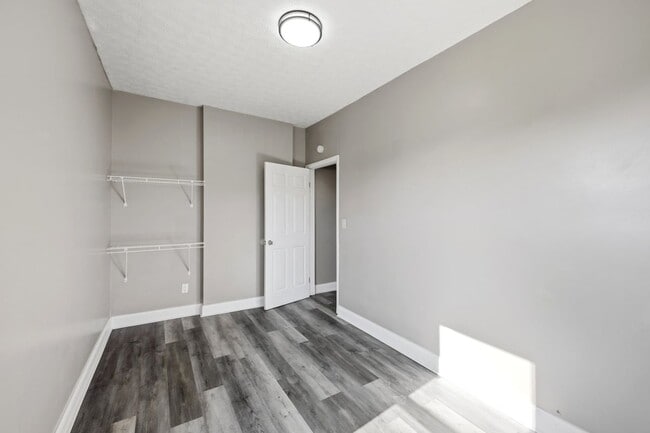 Photo - 387 St Clair Ave