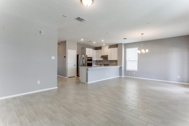 Photo - 1100 Desaix Dr