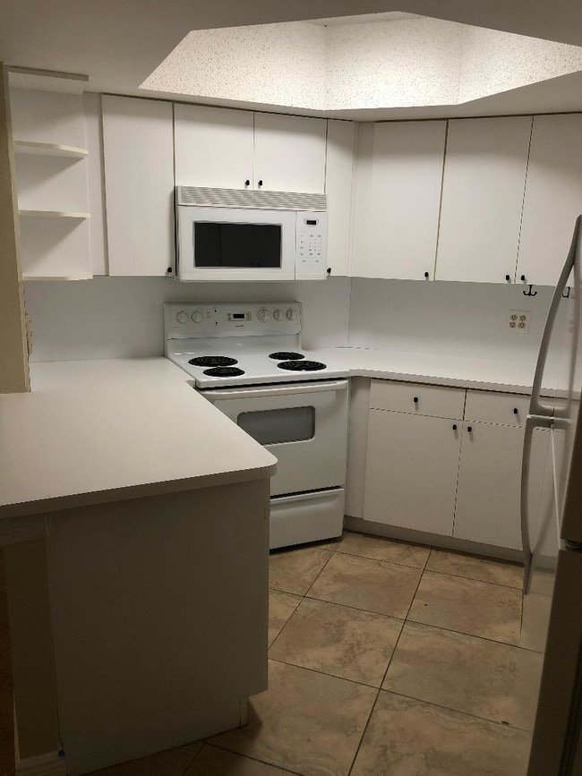 KITCHEN - 8343 Lake Dr Unit 8343 LAKE DR MIAMI 33166