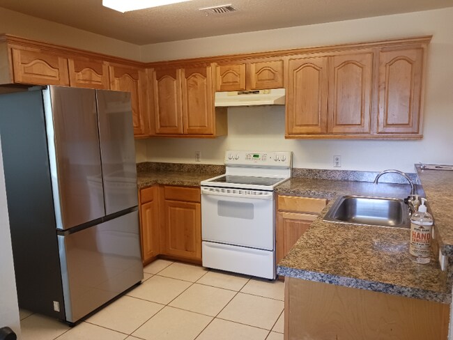 Building Photo - 715 N Pecan St Rental