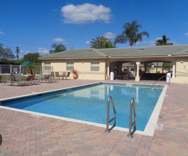 Photo - 2080 Greenview Shores Blvd Condo Unit 405