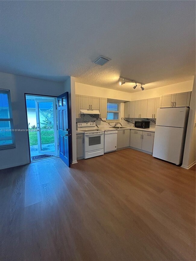 Photo - 305 Lewis Ln Unit 8