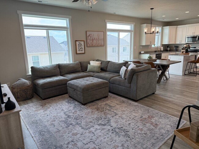 3362 E Stillwater
